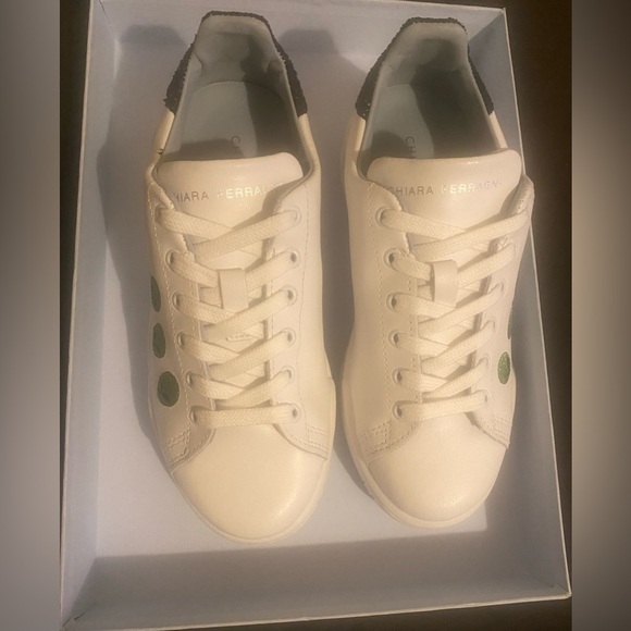 Chiara Ferragni Roger Sneakers in Alien - Picture 5 of 8